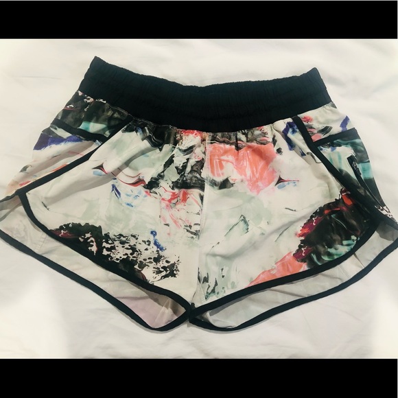 Lululemon pigment wave tracker shorts size 10 - Picture 2 of 7